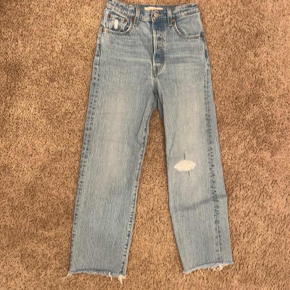 Levi’s Ribcage straight destressed jeans